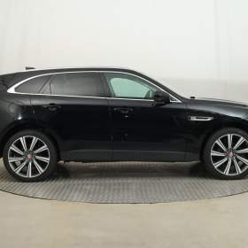 Foto inzerátu Jaguar F-Pace 30d AWD