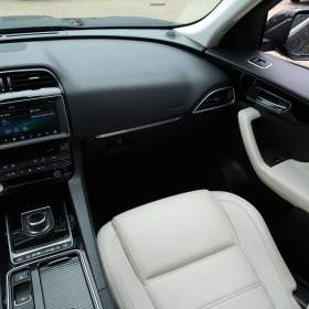 Foto inzerátu Jaguar F-Pace 30d AWD