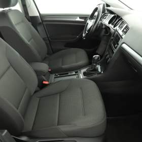 Foto inzerátu Volkswagen Golf 1.0 TSI