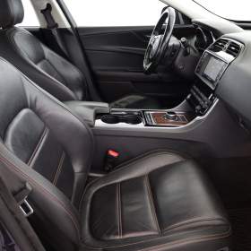 Foto inzerátu Jaguar XE 20d