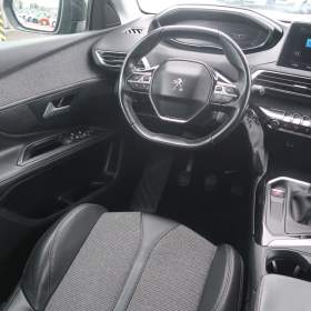 Foto inzerátu Peugeot 5008 PureTech 130