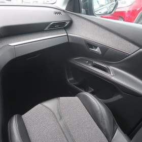 Foto inzerátu Peugeot 5008 PureTech 130