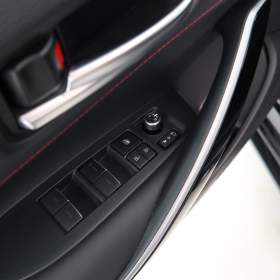 Foto inzerátu Toyota Corolla 2.0 Hybrid