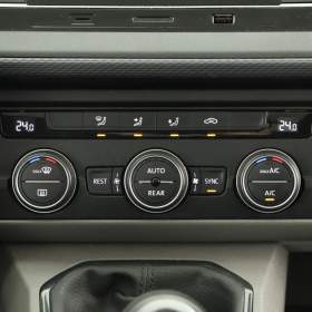 Foto inzerátu Volkswagen Caravelle 2.0 TDI