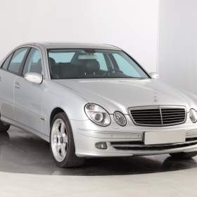 Mercedes- Benz Třídy E E 350 4MATIC / 19585618