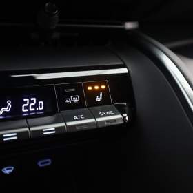 Foto inzerátu Toyota C-HR 2.0 Hybrid