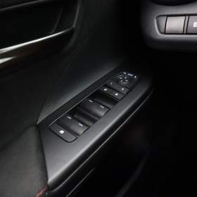 Foto inzerátu Toyota C-HR 2.0 Hybrid