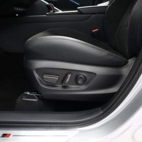 Foto inzerátu Toyota C-HR 2.0 Hybrid