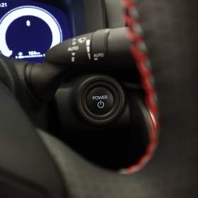 Foto inzerátu Toyota C-HR 2.0 Hybrid