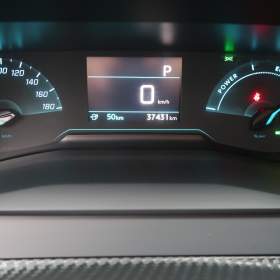 Foto inzerátu Peugeot e-2008 50 kWh