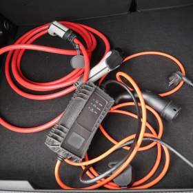 Foto inzerátu Peugeot e-2008 50 kWh