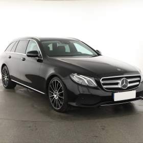 Foto inzerátu Mercedes-Benz Třídy E E 400 4MATIC