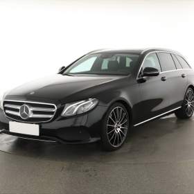 Foto inzerátu Mercedes-Benz Třídy E E 400 4MATIC