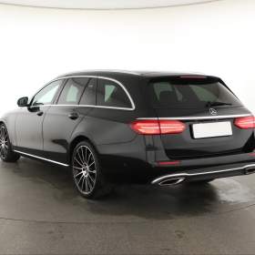 Foto inzerátu Mercedes-Benz Třídy E E 400 4MATIC