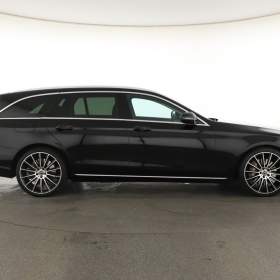 Foto inzerátu Mercedes-Benz Třídy E E 400 4MATIC