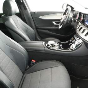 Foto inzerátu Mercedes-Benz Třídy E E 400 4MATIC