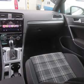 Foto inzerátu Volkswagen Golf 2.0 TDI GTD