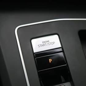 Foto inzerátu Volkswagen Golf 1.0 eTSI