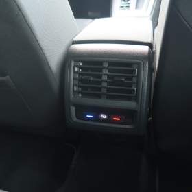 Foto inzerátu Volkswagen Golf 1.0 eTSI