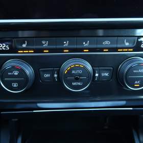 Foto inzerátu Volkswagen Golf 1.0 TSI