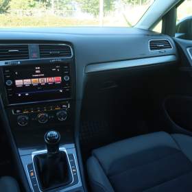 Foto inzerátu Volkswagen Golf 1.0 TSI