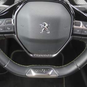 Foto inzerátu Peugeot e-2008 50 kWh