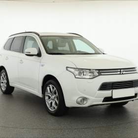 Mitsubishi Outlander 2.0 PHEV / 19603079