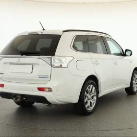 Foto inzerátu Mitsubishi Outlander 2.0 PHEV