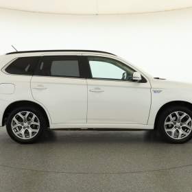 Foto inzerátu Mitsubishi Outlander 2.0 PHEV
