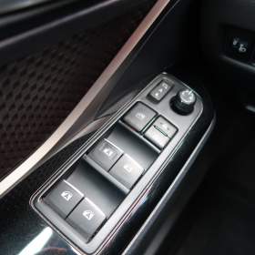 Foto inzerátu Toyota C-HR 1.8 Hybrid