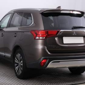 Foto inzerátu Mitsubishi Outlander 2.0