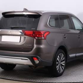 Foto inzerátu Mitsubishi Outlander 2.0