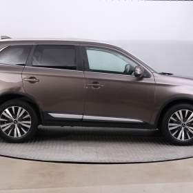 Foto inzerátu Mitsubishi Outlander 2.0