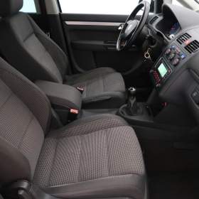 Foto inzerátu Volkswagen Touran 1.6 FSI