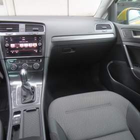 Foto inzerátu Volkswagen Golf 2.0 TDI