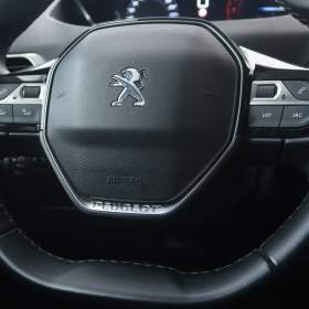 Foto inzerátu Peugeot 5008 PureTech 130