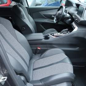 Foto inzerátu Peugeot 5008 PureTech 130