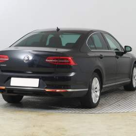 Foto inzerátu Volkswagen Passat 2.0 TDI