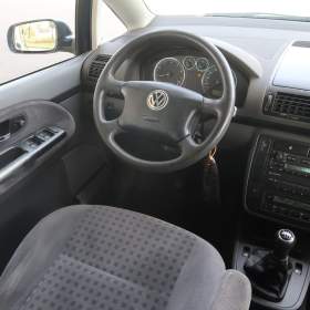 Foto inzerátu Volkswagen Sharan 2.0