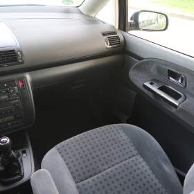 Foto inzerátu Volkswagen Sharan 2.0