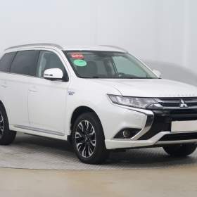 Mitsubishi Outlander 2.0 PHEV / 19620508