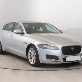 Jaguar XF 20d AWD / 19625478