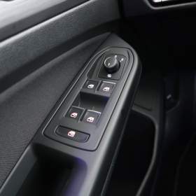 Foto inzerátu Volkswagen Golf 1.5 eTSI