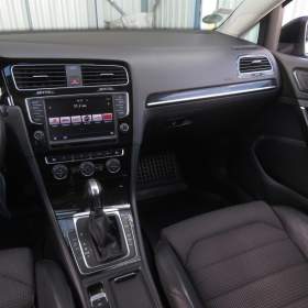 Foto inzerátu Volkswagen Golf 2.0 TDI