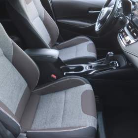 Foto inzerátu Toyota Corolla 2.0 Hybrid