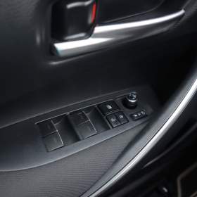 Foto inzerátu Toyota Corolla 1.8 Hybrid