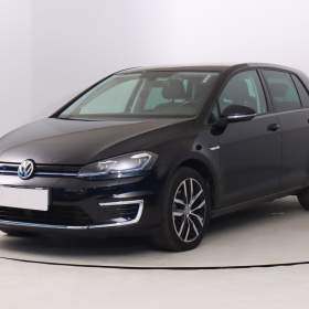 Foto inzerátu Volkswagen e-Golf 32 kWh - 37 Ah
