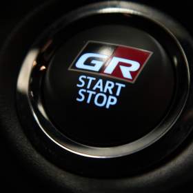 Foto inzerátu Toyota C-HR 2.0 Hybrid