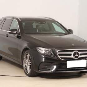 Fotka k inzerátu Mercedes- Benz Třídy E E 220 d / 19635361