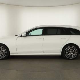 Foto inzerátu Mercedes-Benz Třídy E E 200 4MATIC